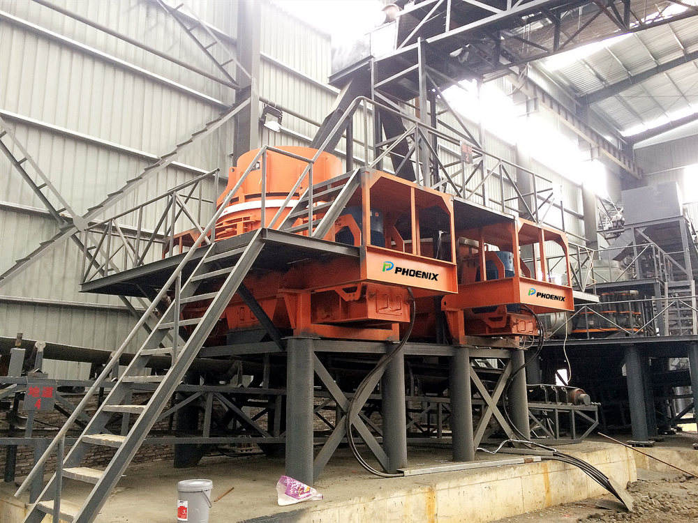 每小时300吨花岗岩制砂生产线的破碎机型号如何选？