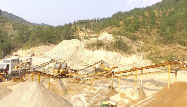 在购买制砂机生产线配置的时候,要注意的是产量的搭配